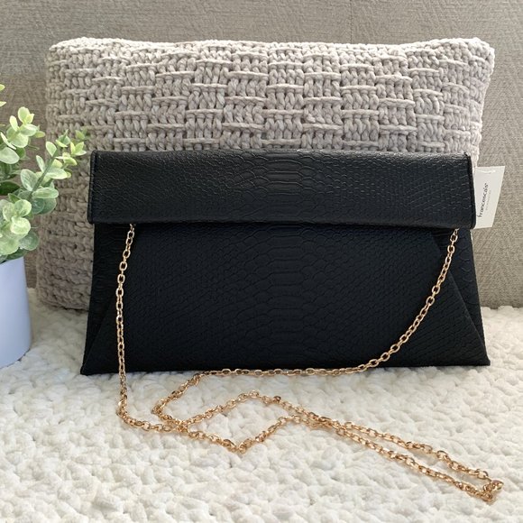 Urban Expressions Handbags - NWT Urban Expressions Francesca's Envelope Clutch (Black)